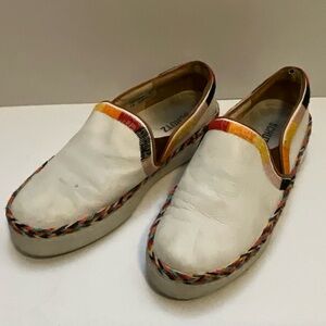 SCHULTZ White leather colorful embroidered
Slip on loafers 8.5